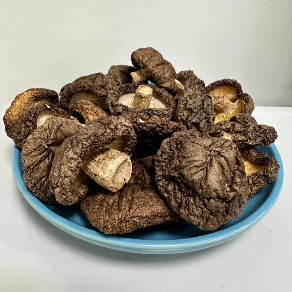 乾香菇盤子照 1024x1024