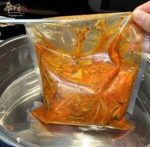 傘下有仁 韓式泡菜菇菇湯 素食冷凍料理包-剪開料理包
